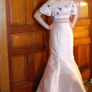Prom dress - like new, worn once. Size 4